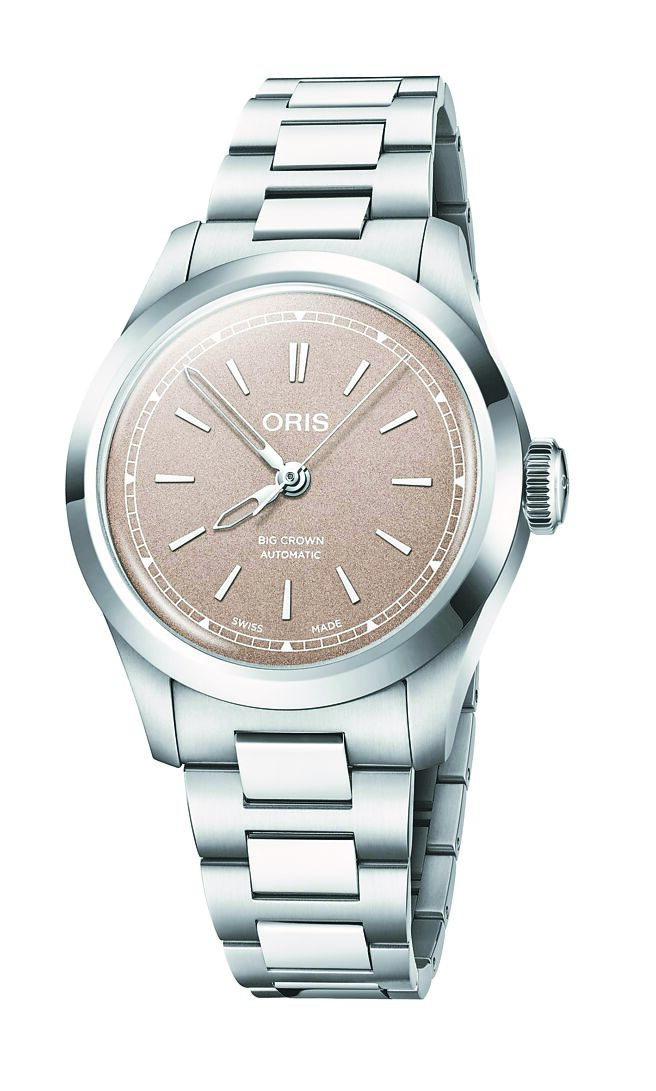 ORIS為女性表迷推出大表冠（Big Crown）指針式日曆腕表，34mm米棕色款，6萬4000元。（ORIS提供）