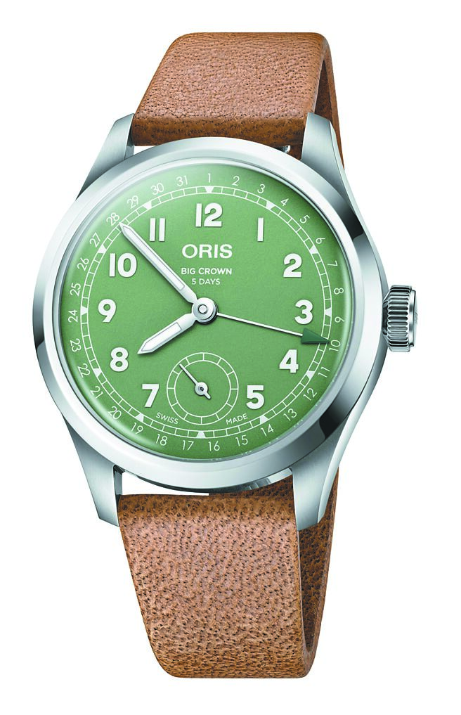 ORIS大表冠（Big Crown）指針式日曆腕表，青霧綠款，搭載Calibre 403自製機芯，12萬元。（ORIS提供）