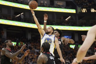 NBA》柯瑞轟36分搭配小培頓末節連拿9分 勇士力挫火箭