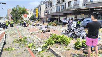 台中沙鹿長下坡嚴重追撞 聯結車連撞21車9人傷