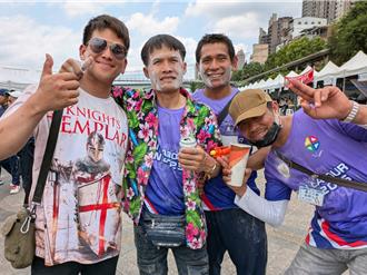 新北潑水節熱鬧登場！碧潭千人同樂