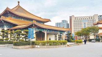 板橋女畫師相驗「結果出爐」 子彈額頭射入！自戕夫腦死