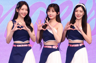 「富邦三本柱」合體大開超辣M字腿！球迷淚讚：洗滌我心靈