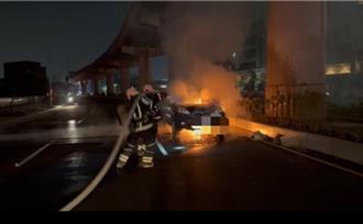 八德新辟道路明点灯祈福 今夜竟火烧车酿1焦尸