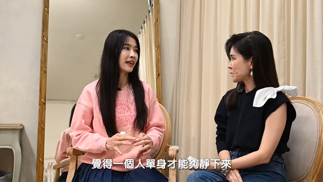 小嫻被問100次感情現況正面回應。（圖／YouTube 小嫻黃瑜嫻hsien_0309）