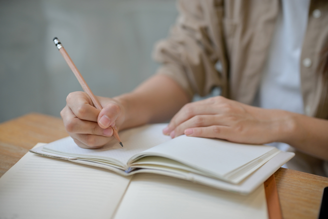 男子原本从事保全工作，年薪仅40多万元。（示意图，shutterstock／达志）