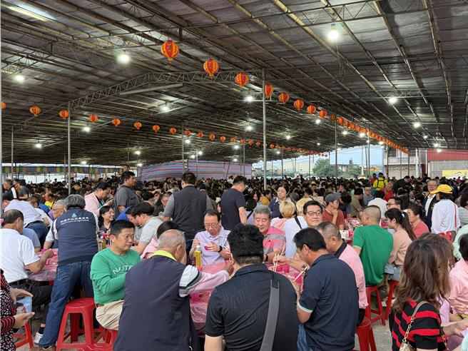 慈航芦竹文艺季席开250桌，6经典功夫菜融入在地黑桃猪。(农业局提供／蔡依珍桃园传真)