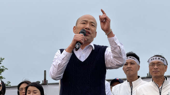 國民黨26日在凱道舉行 「反綠共、戰獨裁，凱道一起站出來！」活動，立法院長韓國瑜上台致詞。（姚志平攝）