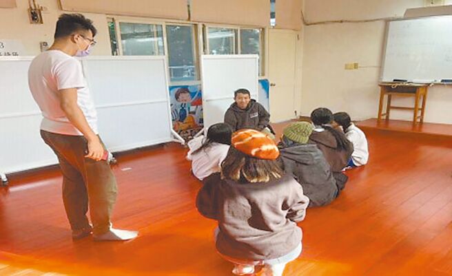 少輔員人力與工作量嚴重失衡，專家建議，應明確少輔會定位與功能，使其成為真能整合各系統與資源的平台。（新北市少輔會提供／高鈞麟新北傳真）