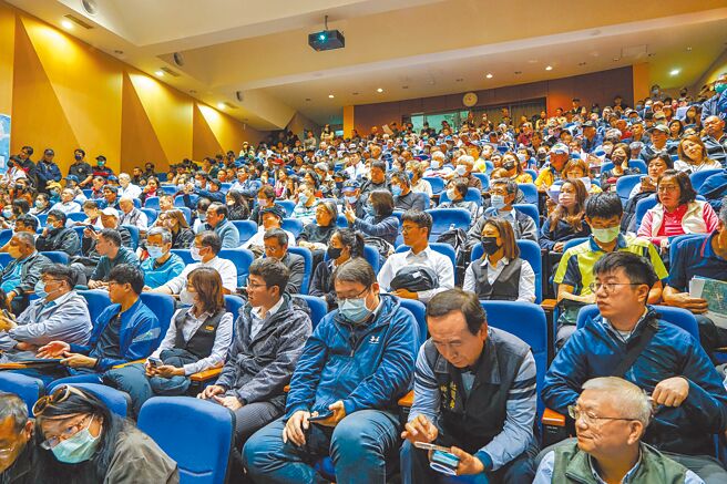 高鐵延伸宜蘭，環境部長彭啟明26日建議交通部多辦幾場公聽會，圖為今年3月在宜蘭大學舉辦公聽會。（本報資料照片）