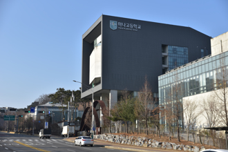 南韓高中生持刀砍校長釀6輕重傷！書包搜出菜刀、鐵鎚