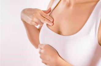 火辣女星編故事稱隆乳「純天然」 她揭10年後下場：整個硬邦邦