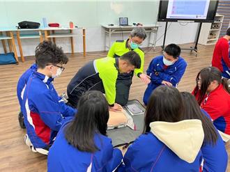 人人都會心肺復甦為目標！消防局前進校園辦理CPR認證