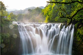 夏日玩新北！十分瀑布5／1起延長開放1小時