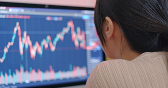 买正2缺点是赚太多、太早退休？他用一半资金买00663L赚赢0050 不怕股灾还能逢低加码