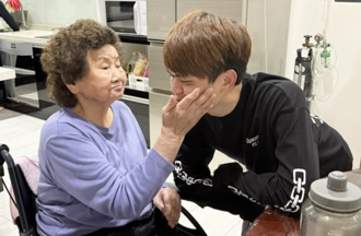 蔡阿嘎家務事浮出檯面 「無父無母」童年坎坷 祖孫相依為命