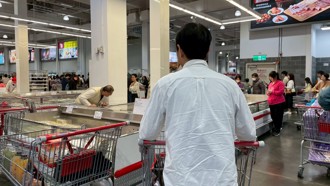 好市多推車特價商品被偷拿！阿嬤情勒「年輕人讓一下」 受害者轟荒謬