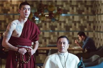 黃仲崑畢業45年重回世新嘆恍如隔世！涂善存「袒胸露背」超害羞