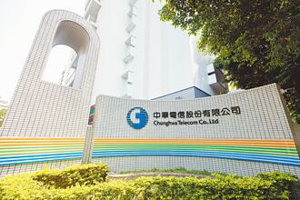 中華電 孵兩隻AI小金雞