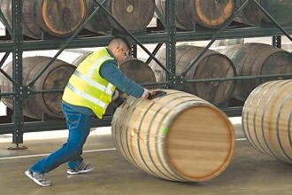 美國威士忌 加國喊拒買