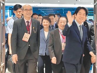 盧籲化解執政危機 賴笑而不答