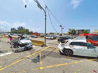 沙鹿聯結車失控追撞22車 釀11傷