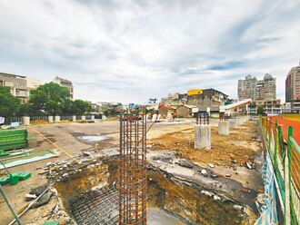 廠商出包 苗縣11校光電球場解約