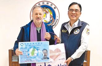 東海法籍教師愛台灣 孫一安獲永久居留證