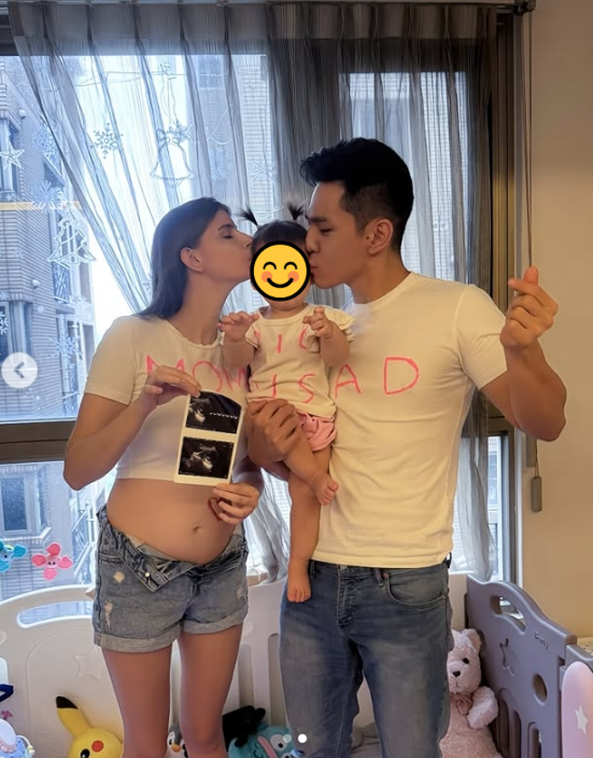 祖雄（右）跟老婆佳娜迎接第二胎诞生。（翻摄祖雄脸书）