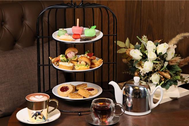 高雄萬豪京心咖啡廳5月7日下午2點至4點舉辦「花藝下午茶」，結合手作花藝與歐風午茶，每位1200元。（高雄萬豪提供）