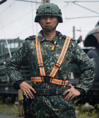 【東指部混砲營鐵運裝載作業】資深幹部帶頭做 經驗傳承習要領