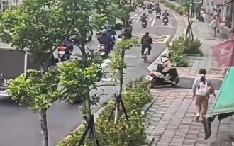 北市中正桥公车站怪男「贴多女闻髮香」   警要求家人约束