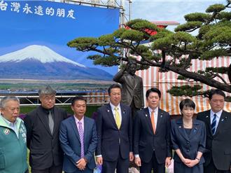 「安倍紀念公園」高雄揭牌！ 高市早苗獻花：感動台日情誼