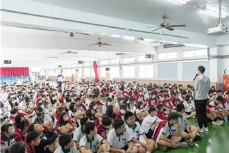 君毅中學舉辦英語大師講座 提升學生口說能力