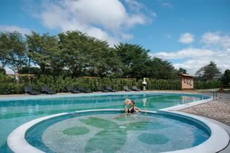 天成逸旅朋趣豪华露营推夏日优惠 露营体验再赠代言人栗比挂颈风扇