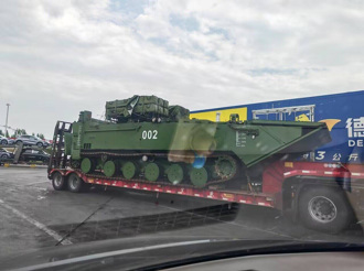 強化對台作戰能力？大陸改裝ZTD-05打造飛彈兩棲突擊平台