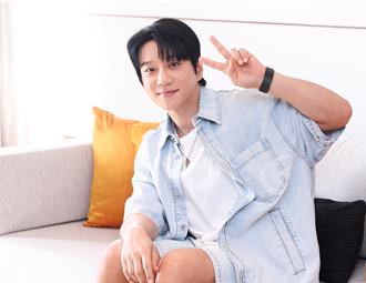 黃致列自爆中文歌「練3句就睡著」 年過40不敢大笑怕長皺紋