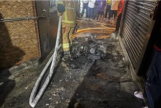 高雄左营债务纠纷引发火警 恶煞丢鞭炮烧机车！警速逮8人