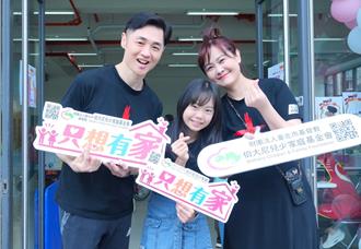 宋逸民一家連3年力挺義賣 影后李又汝當街唱歌被圍觀