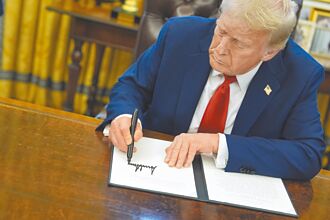 川普百日写惊奇 民调降至41％ 70年来最差