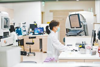 不同工不同酬 醫學中心紛響應