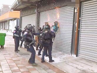 凌虐4男逼拍不雅照 15人落網