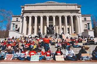 美國自由民主神話破滅