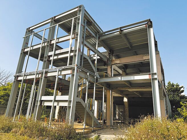 桃园市龙冈、旧明两座市民增建工程，先前因厂商财务问题导致延宕，桃园市府追加经费，已于4月中开标，力拚今年6月开工。（桃园市民政局提供／姜霏桃园传真）