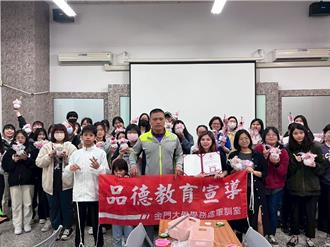 弘扬「三好」精神 金门大学办花艺DIY为母亲节暖身