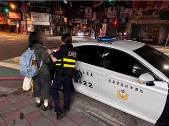 15歲少女暗夜躲超商 暖警急協尋返家