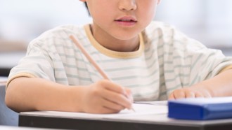 高雄师要学童「背白色恐怖刑求细节」 PTT乡民全炸锅：才小五欸