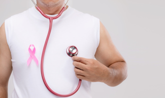 胸部有腫塊以為是痘痘 6旬男乳頭流血確診乳癌