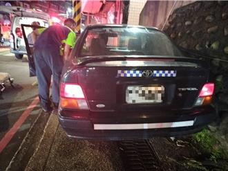 基隆市區轎車暴衝！男子「連環撞」5人輕重傷 恐怖現場曝
