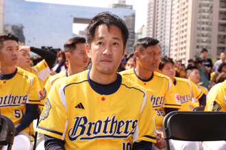 中職》爭議判決！平野惠一衝上場怒推主審 火爆場面全放送